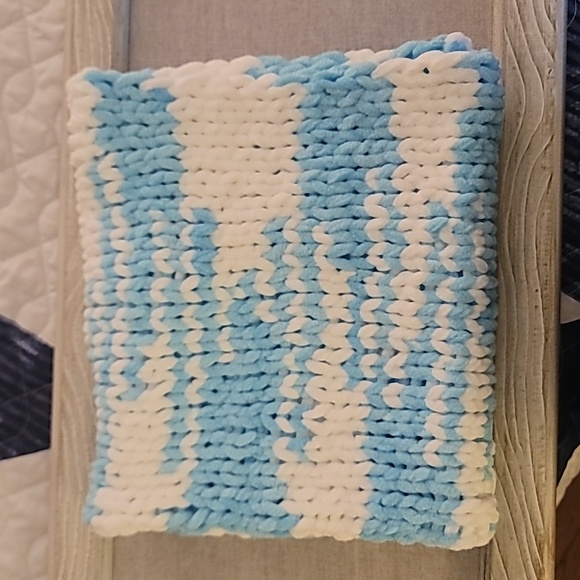 Hand Knitted Baby Blanket - Picture 1 of 4